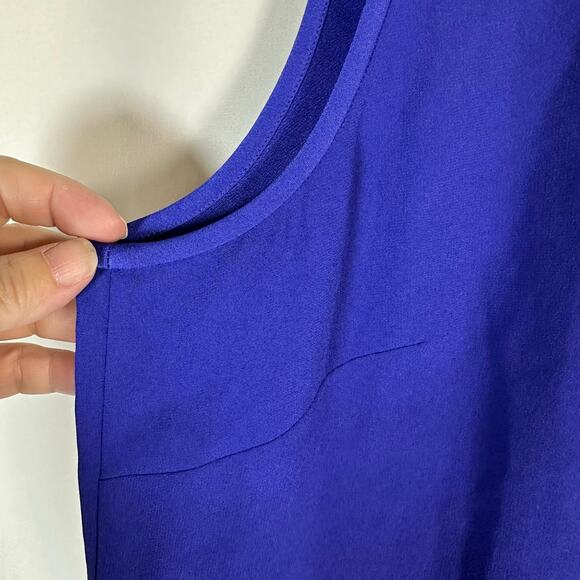 St. John‎ Liquid Satin Sleeveless Shell Tank Blue S Quiet Luxury Minimalist Chic - Picture 3 of 9